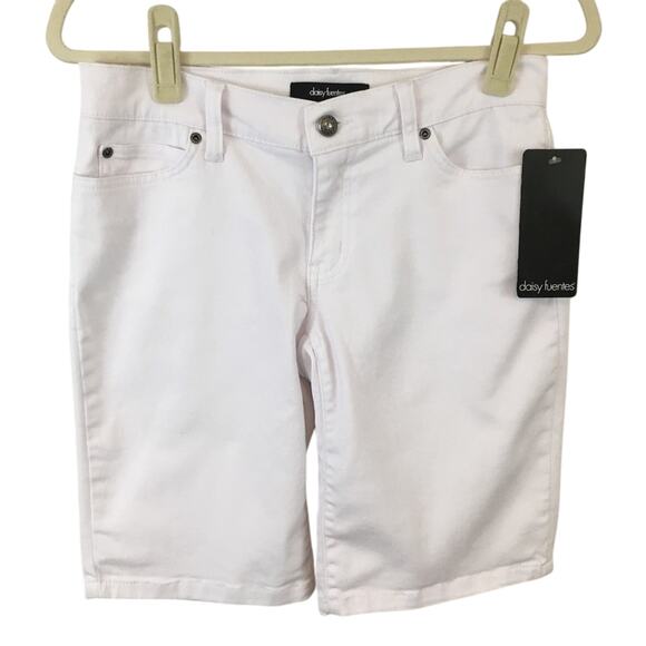 Daisy Fuentes White Shorts Size 2 NEW - Picture 1 of 9